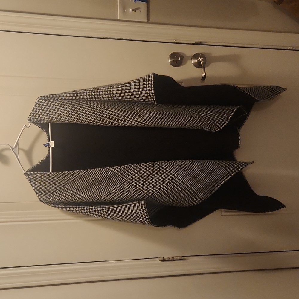 Apt 9 White, Black, and Grey Shawl